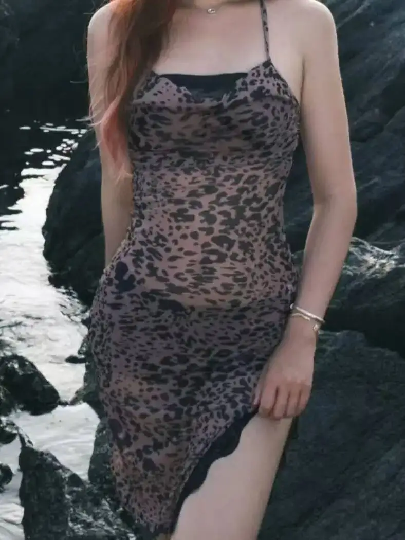 セクシーなホットガールレースヒョウ柄スプリットキャミソールドレス純粋な欲望バックレスハンギングネック透明ノースリーブドレスカソール3585