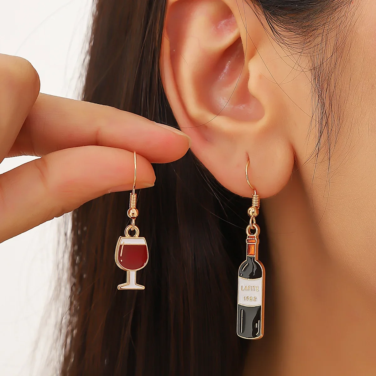 Cute Red Wine Bottle Glass Shape Drop Earrings For Women Gold Plating Metal With Epoxy Wine Beer Bottle Charm Ins Earrings