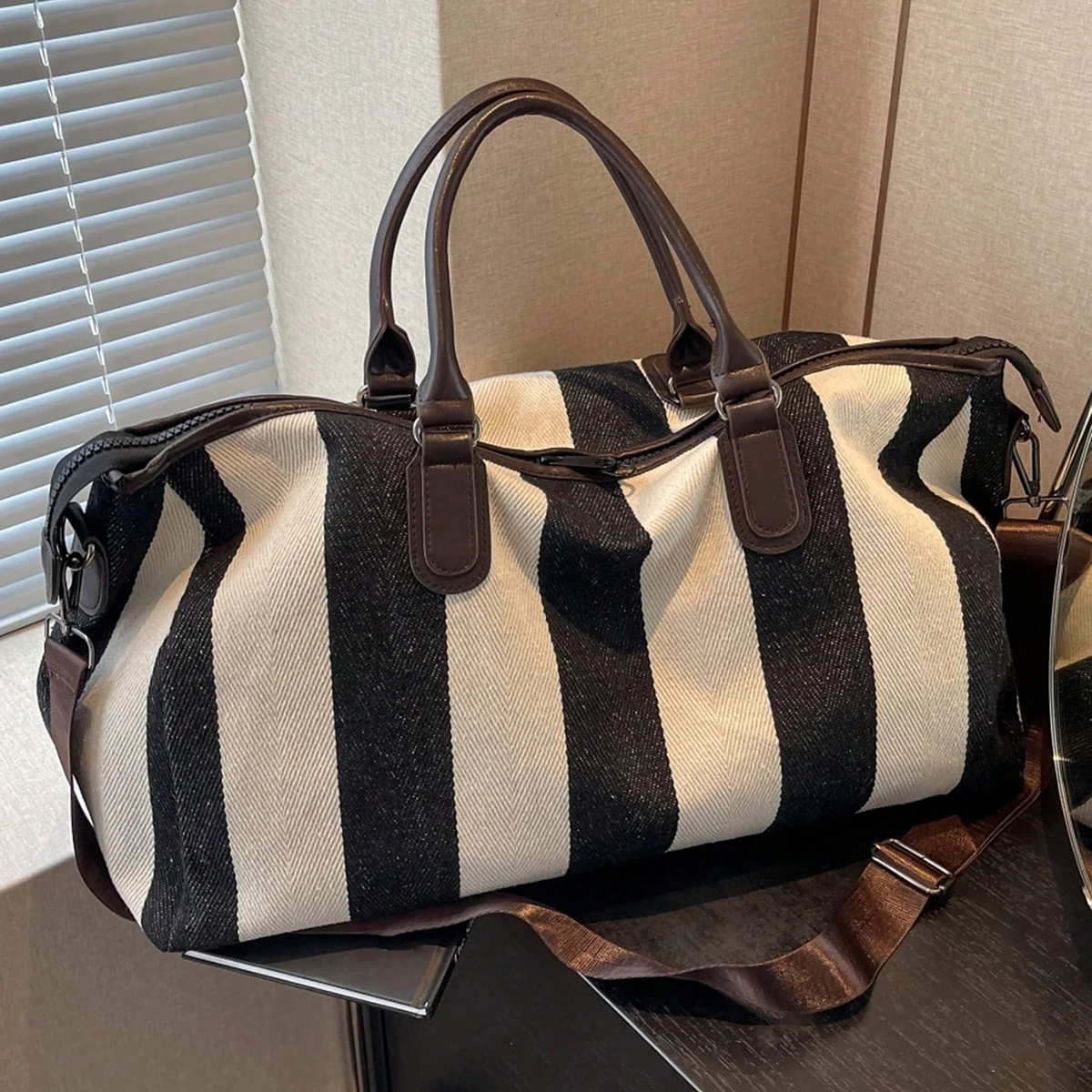 High-value travel bag, large-capacity clothing storage bag, portable business trip boarding bag, messenger bag,