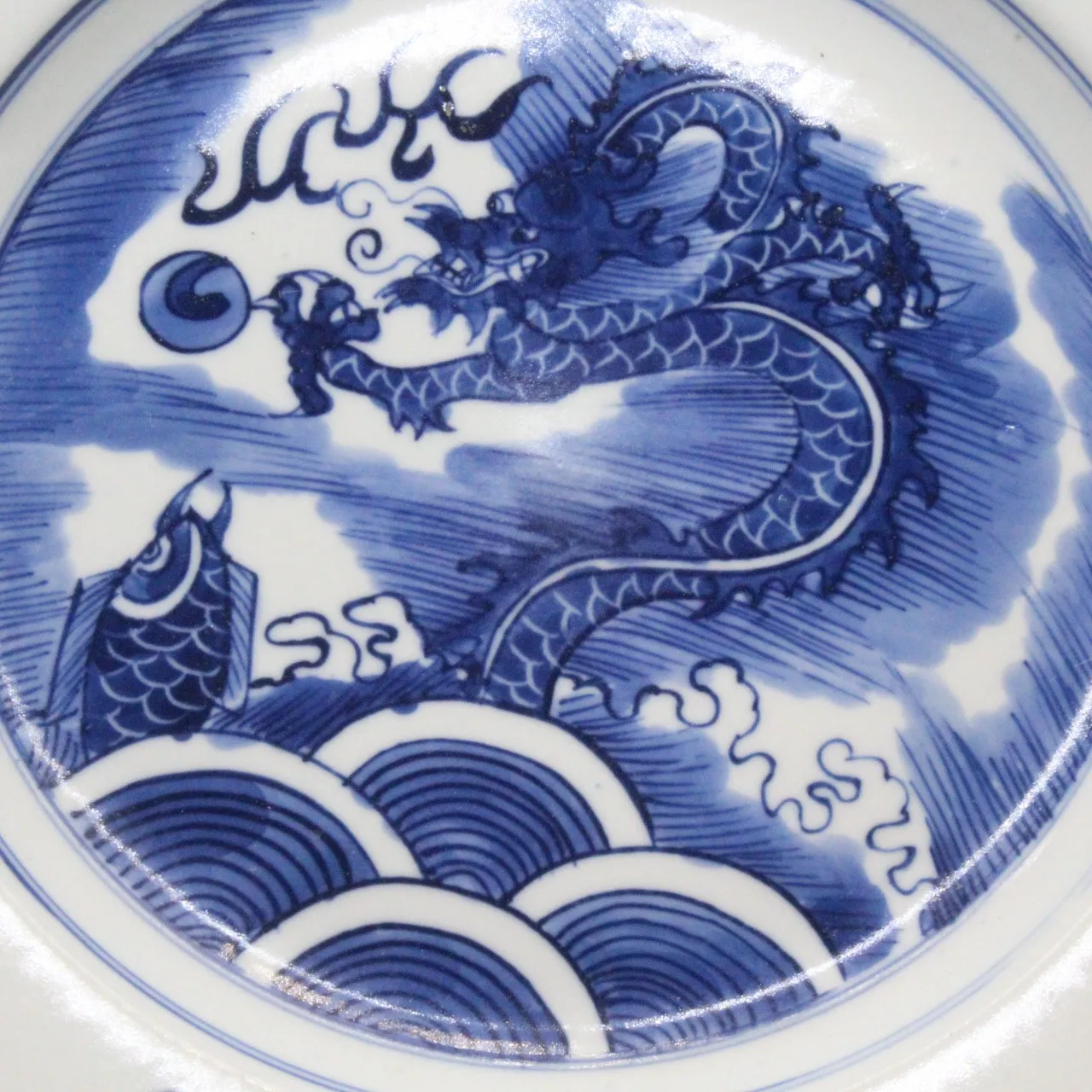 9.1 inch Chinese Qing Blue and White Porcelain Dragon Pattern Plate