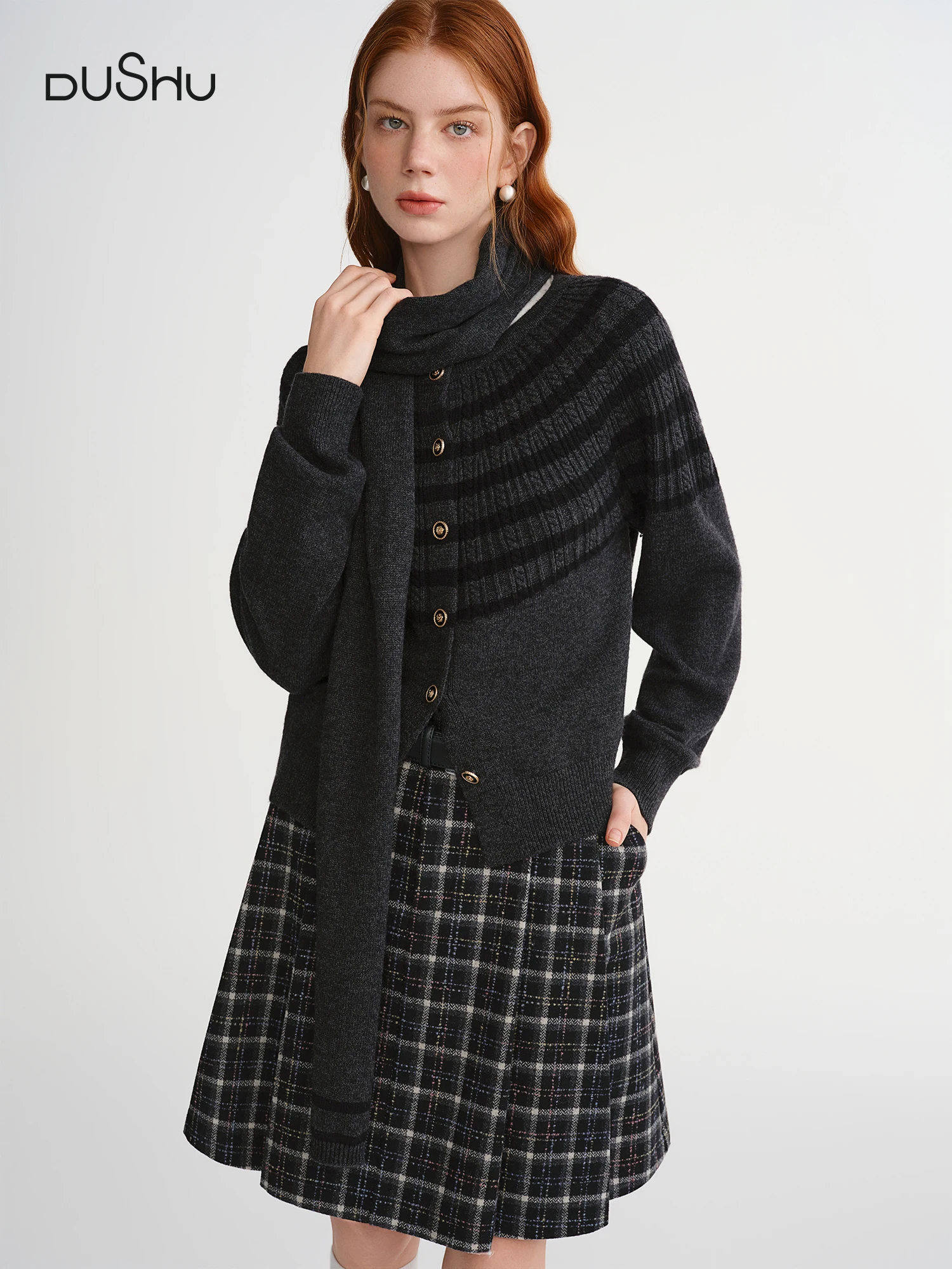 

DUSHU женский вязаный кардиган больших размеров в полоску с цветными блоками, многослойный волнистый дизайн и шарф, подарок, новинка зимы 2025 года, свитера