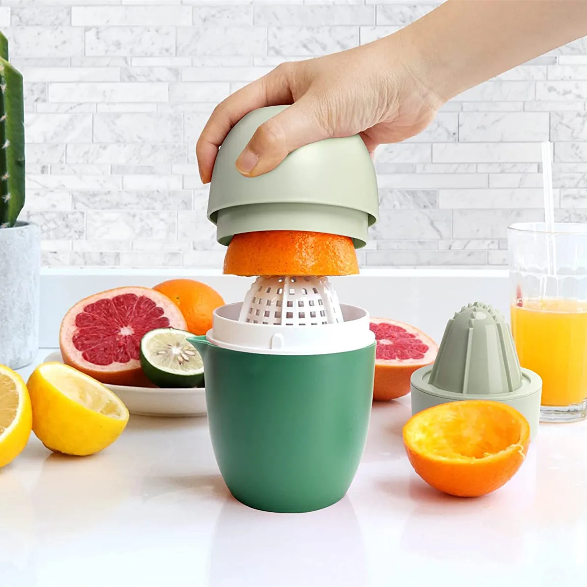 

Household Manual Portable Juice Cup, Lemon Juice Extractor for Juice residue Separation, Non Slip Lemon, Orange, Rotary Press