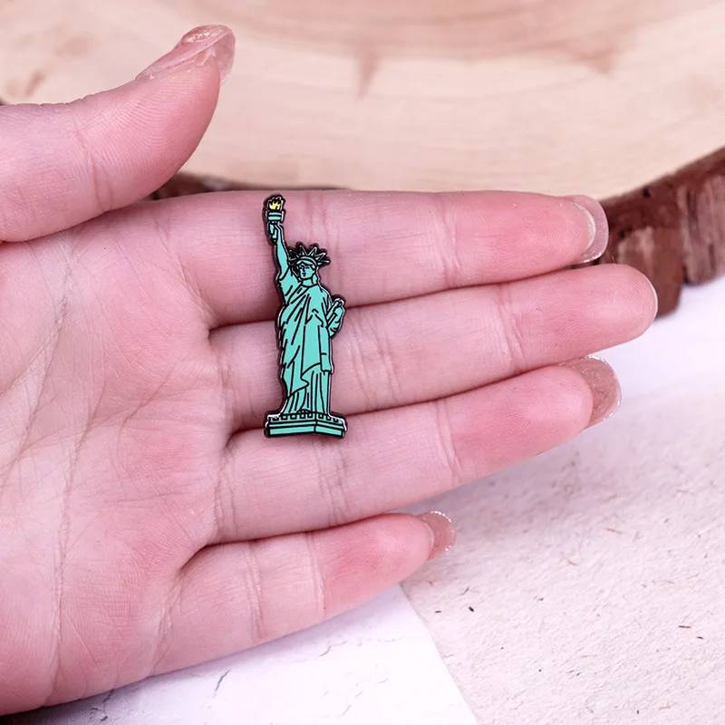 fashion Statue of Liberty portrait badge lapel pin