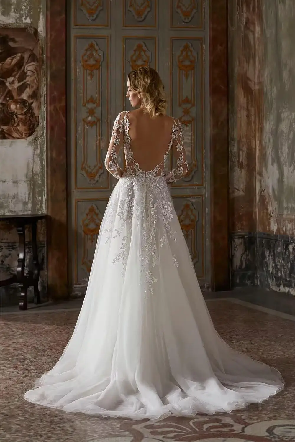 豪華なビーズのウェディングドレス レース アップリケ チュール バックレス ビーチ ブライダルドレス