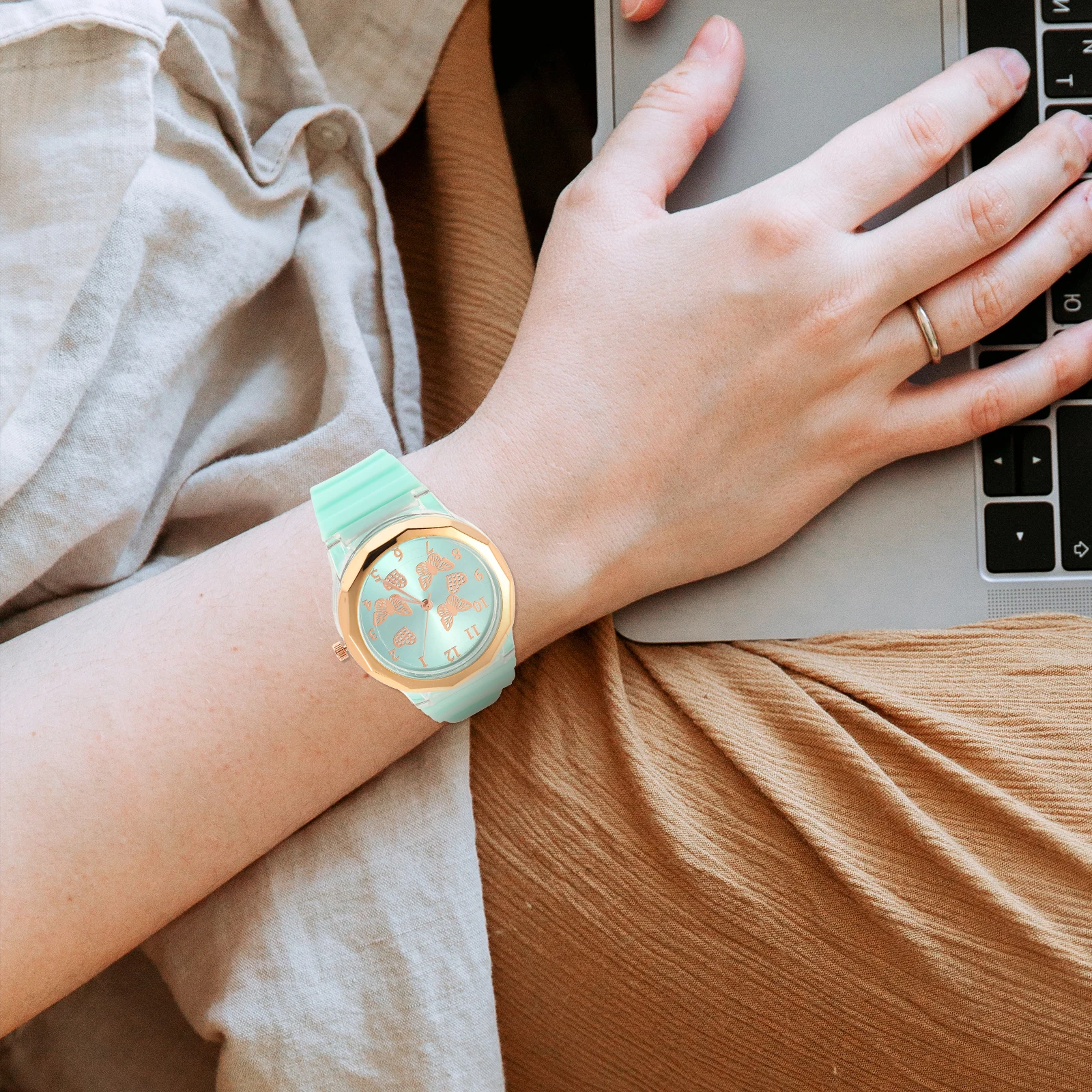 

Женские часы с бабочками, круглый циферблат, уникальный красивый дизайн с узором, классические модные прочные подарочные женские часы