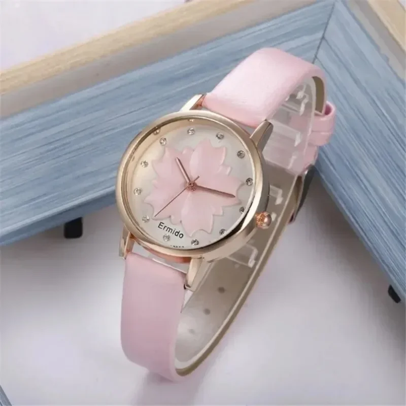 

Fashion Small and Delicate Watch Student Vintage Simple Wirstwatch Women's Quartz Watch New Maple Leaf Female Relógio Feminino