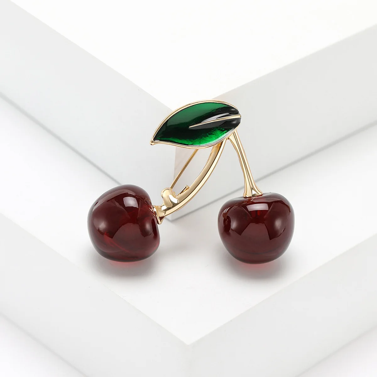 Fashion Red Enamel Cherry Brooches For Women Cute Sweet Fruits Brooch Clothing Bakcpack Pins Casual Office Party Jewelry Gifts