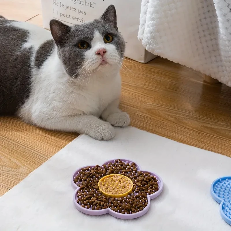 Pet Slow Feeder Mat Lick Pad With Suction Cup Sunflower Shaped Silicone Cat Placemat For Dog Anxiety Relief Supply