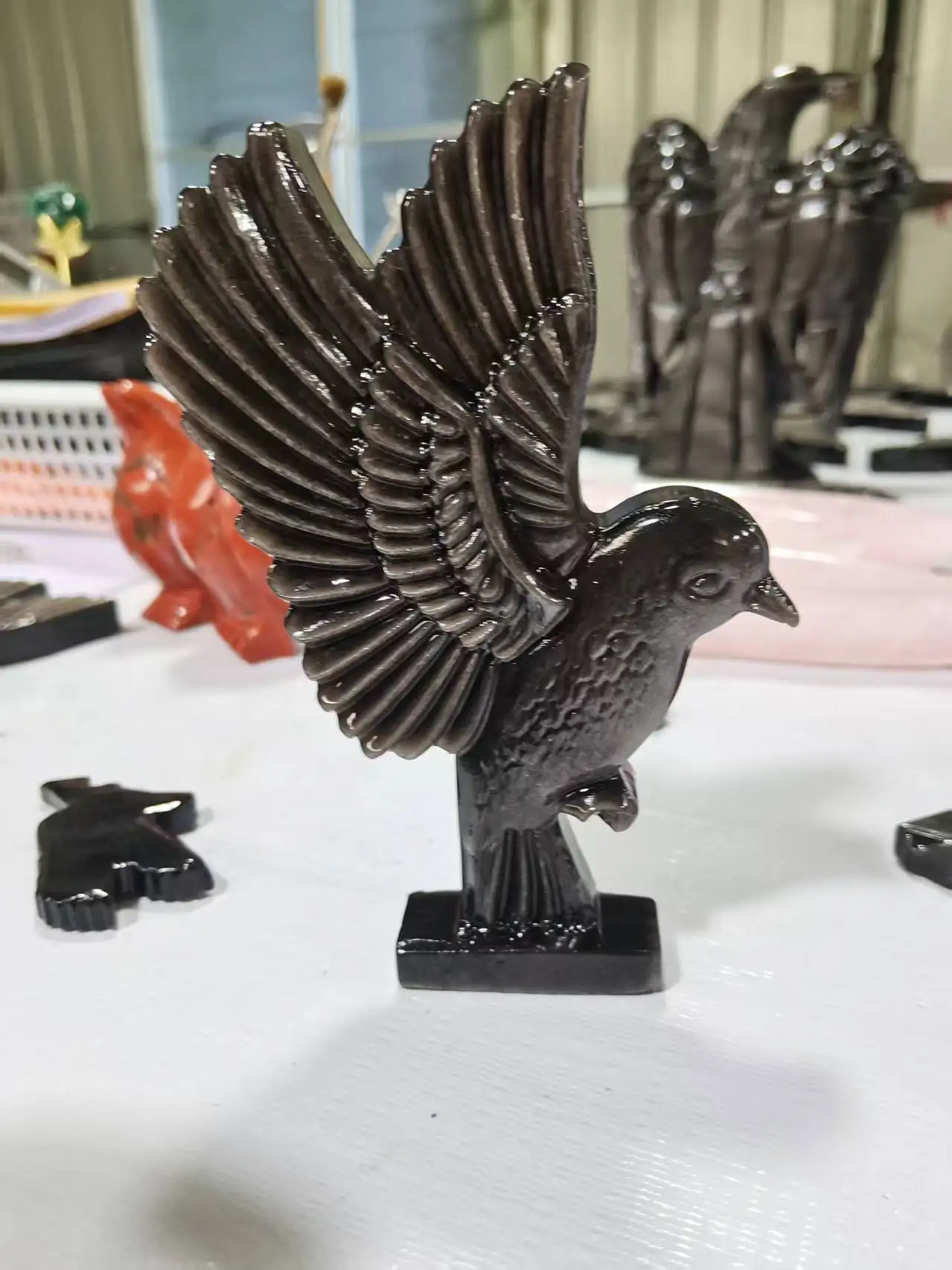 

15cm Eagle Natural Silver Obsidian Crystal Reiki Healing Carved Animal Figurine Feng Shui Crafts Office Home Decor Gifts