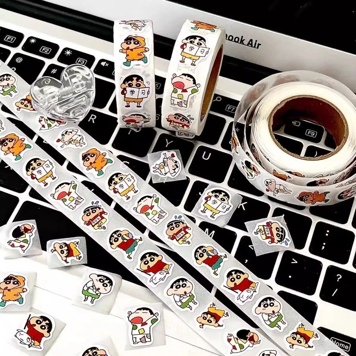 Crayon Shin-chan Cartoon Niedliche Schüler-Spiralaufkleber Kawaii 500 Stück DIY Dekoration Graffiti-Aufkleber Anime-Merchandise Großhandel – Detail 1