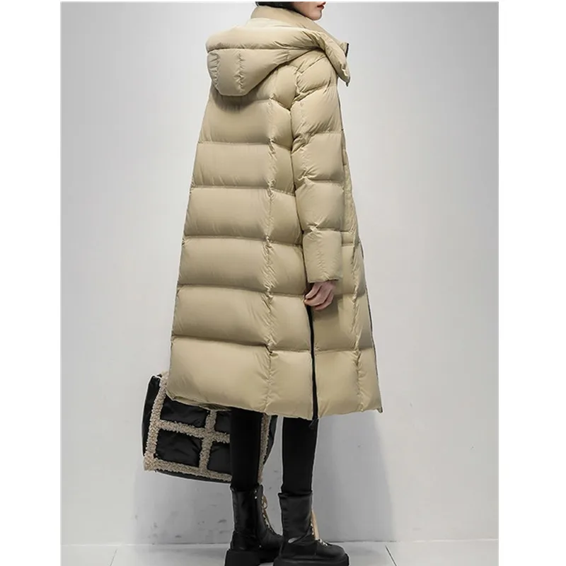 سترة شتوية للنساء 2026 النسخة الكورية الجديدة 90% معاطف بطة بيضاء أسفل مع قلنسوة معطف طويل مقاوم للرياح ومضاد للمطر