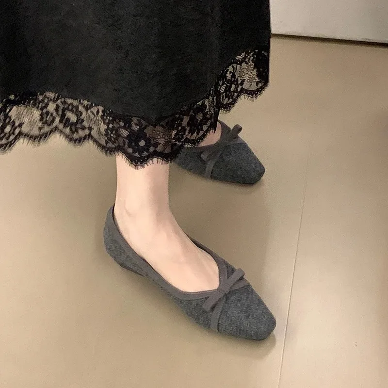 2025 جديد لطيف مزاجه الجلد المدبوغ ركاب أحذية نسائية القوس تنوعا الضحلة لينة وحيد الشقق