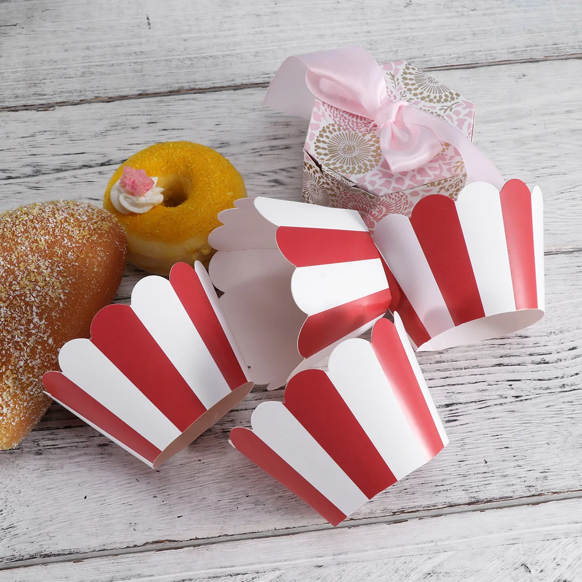 

24 Pcs Edge Paper Cupcake Holder Cups Cup Striped Cupcake Wrappers Liners Holder for Baking Pan Kitchen Supplies