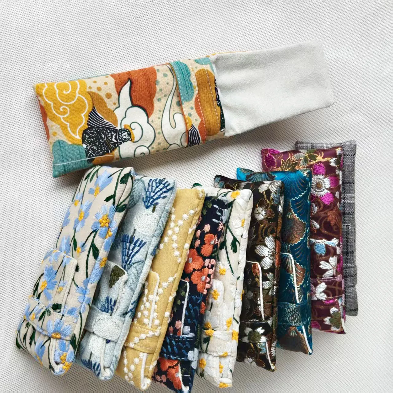 DIY 3-Hole Pen Bag Portable Pen Bag Pen Cover Protection Bag Stationery Storage Bag  Satin Embroidered Fabric 15X10CM