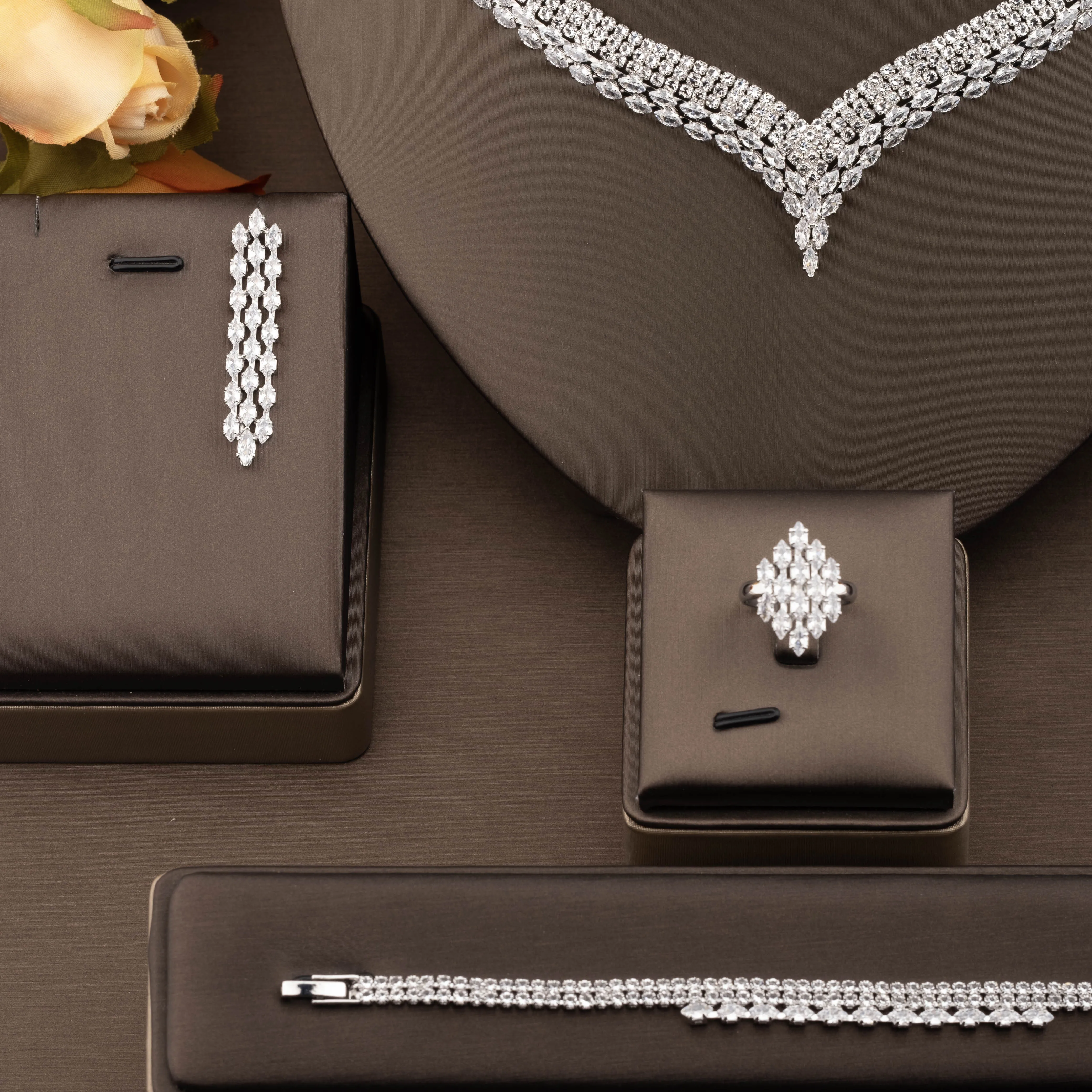 1 Set of Luxurious Inlaid Sparkling Cubic Zirconia V-Neck Design Jewelry Set Suitable for Women to Wear at Weddings and Banquets. Gift Box Not Included