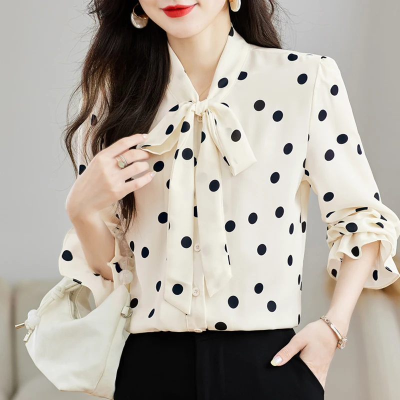 Damesshirt met stippen in Franse stijl, kantoor-casual blouse, losvallende satijnen top met lange mouwen en strik met veters