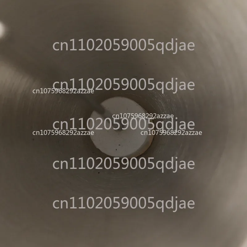 

Кухонный нож из нержавеющей стали с конической воронкой и подставкой для такояки обеспечивает точное измерение количества теста.