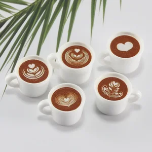 10 piezas Lindos encantos de cafetería de arte en latte 3D Taza de bebidas de resina para pendientes para collar de aretes 8 mejores encantos de bebidas de ventas - №7