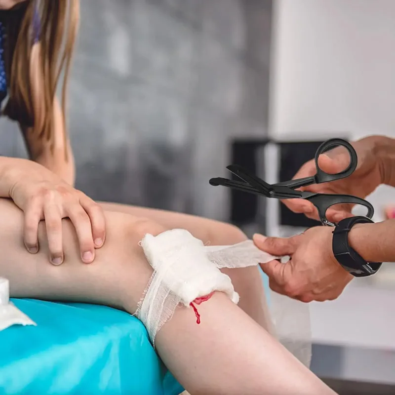 مقص طبي من الفولاذ المقاوم للصدأ مع مقص ضمادة حلقة تسلق قماش ملحقات محمولة خارجية مقص التمريض الجراحي