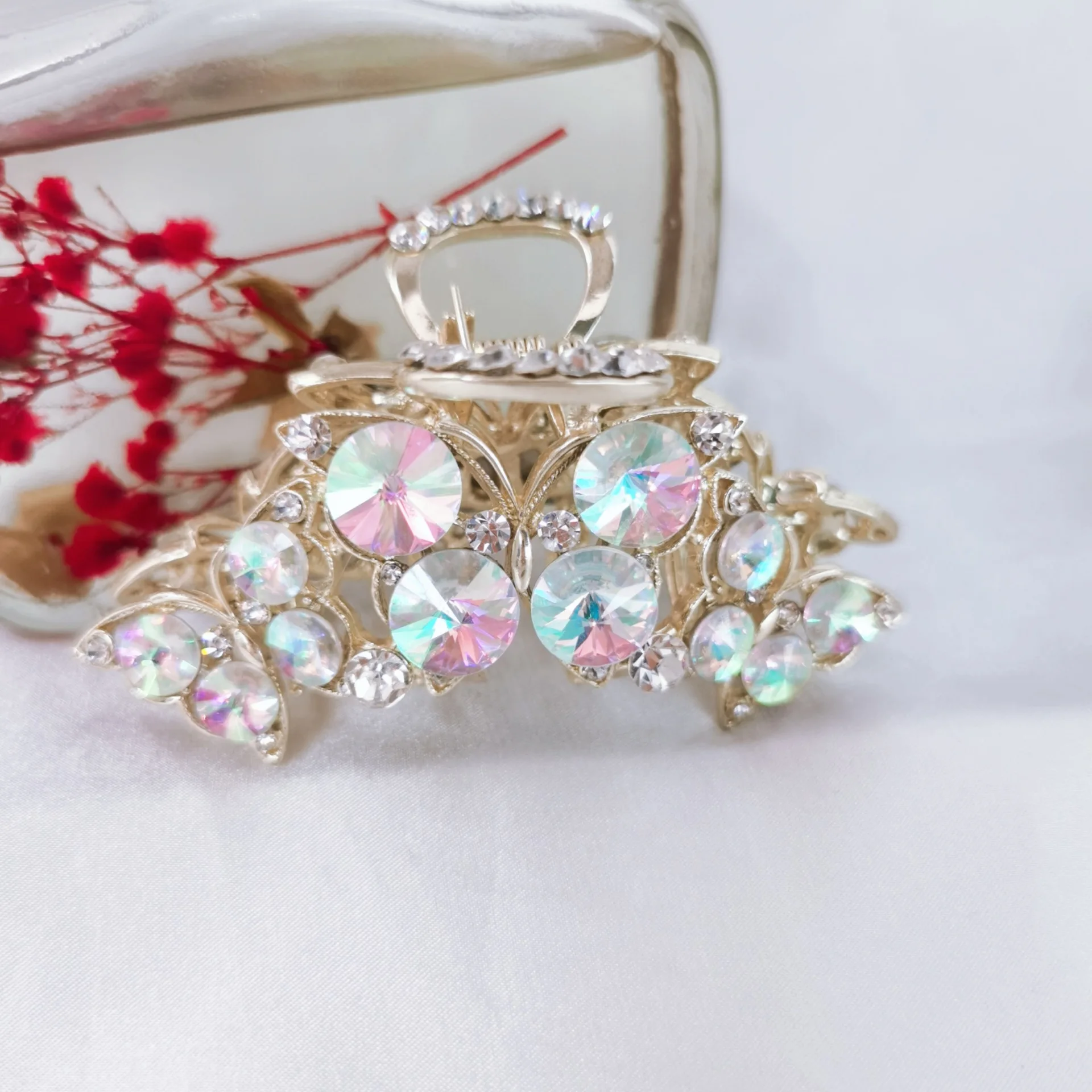 The new crystal alloy catch butterfly clip diamond temperament lady heavy clip hairpin headdress