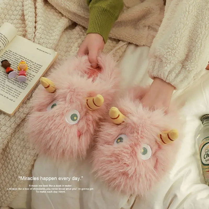 

Новые тапочки с героями мультфильмов, женские зимние корейские трендовые студенческие милые домашние нескользящие плюшевые домашние туфли