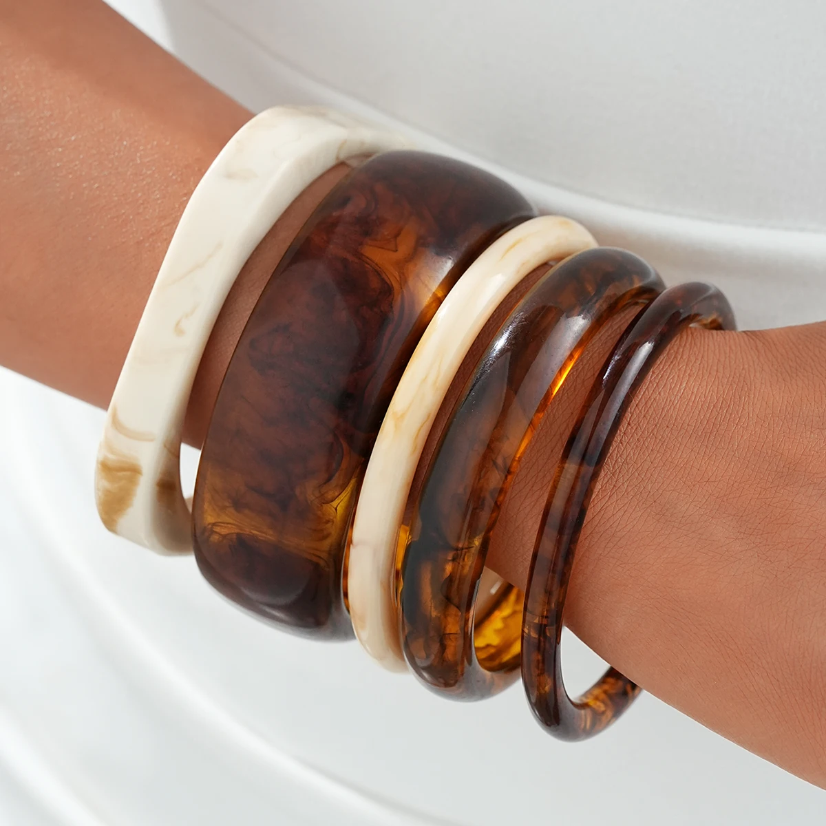 5Pcs Irregular Acrylic Bangle Set for Women Boho Vintage Brown Ivory Chunky Resin Bracelets Vintage Stackable Statement Jewelry