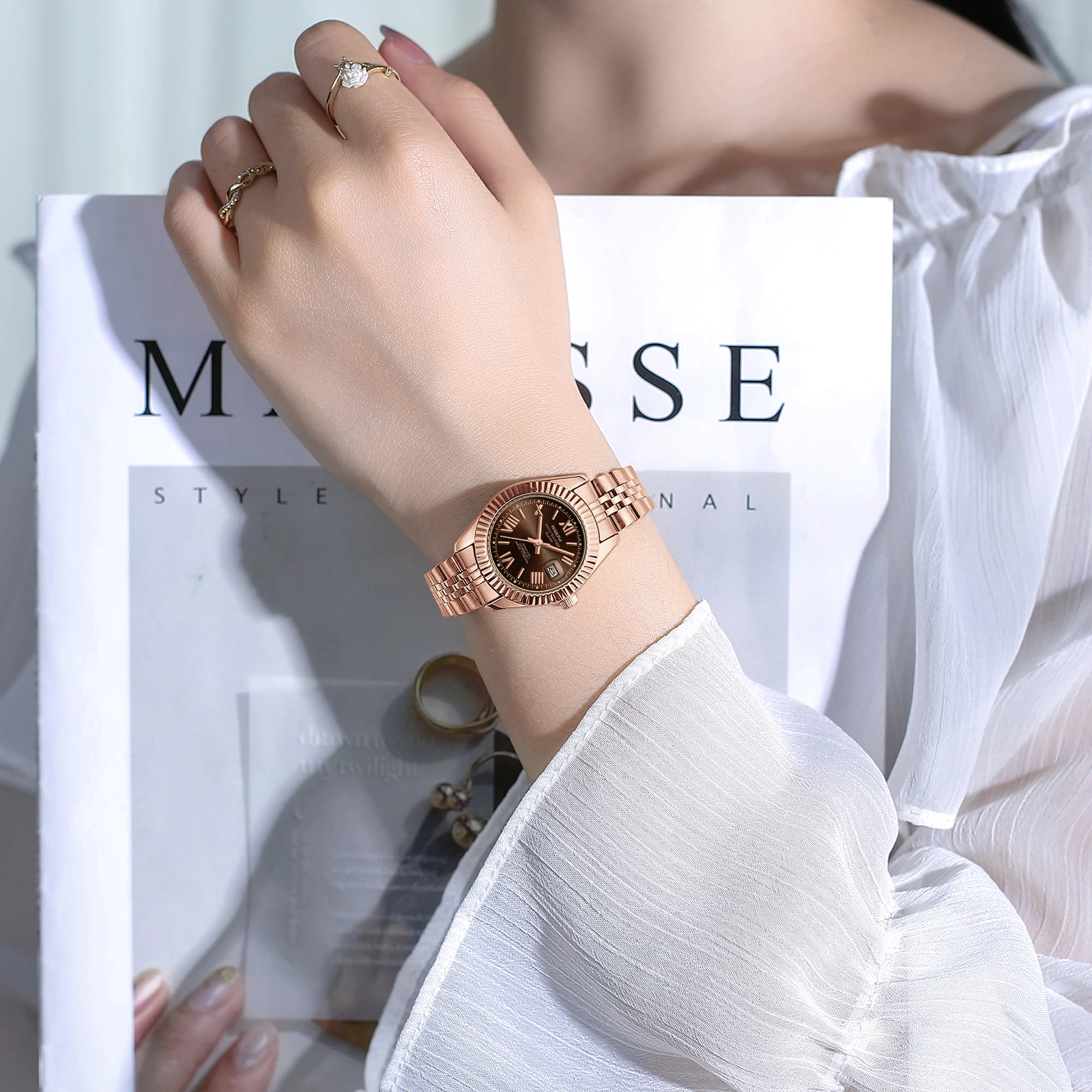 ساعة NIBOSI النسائية التناظرية كوارتز مقاومة للماء للسيدات مع تاريخ أنيق ذهبي أنيق فاخر من الفولاذ المقاوم للصدأ