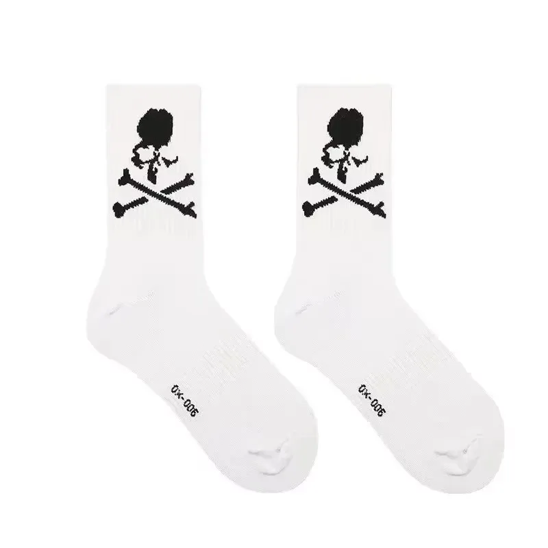

Hip Hop Skateboard Original Design Black White Skull Socks Personality Street Hip Hop Sports Middle Tube Cotton Women's Socks