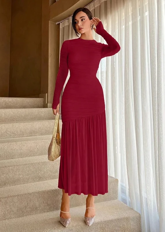 유럽과 미국 여성들의 세련된 기품을 담은 우아한 레이스 주름 라운드넥 단색 원피스