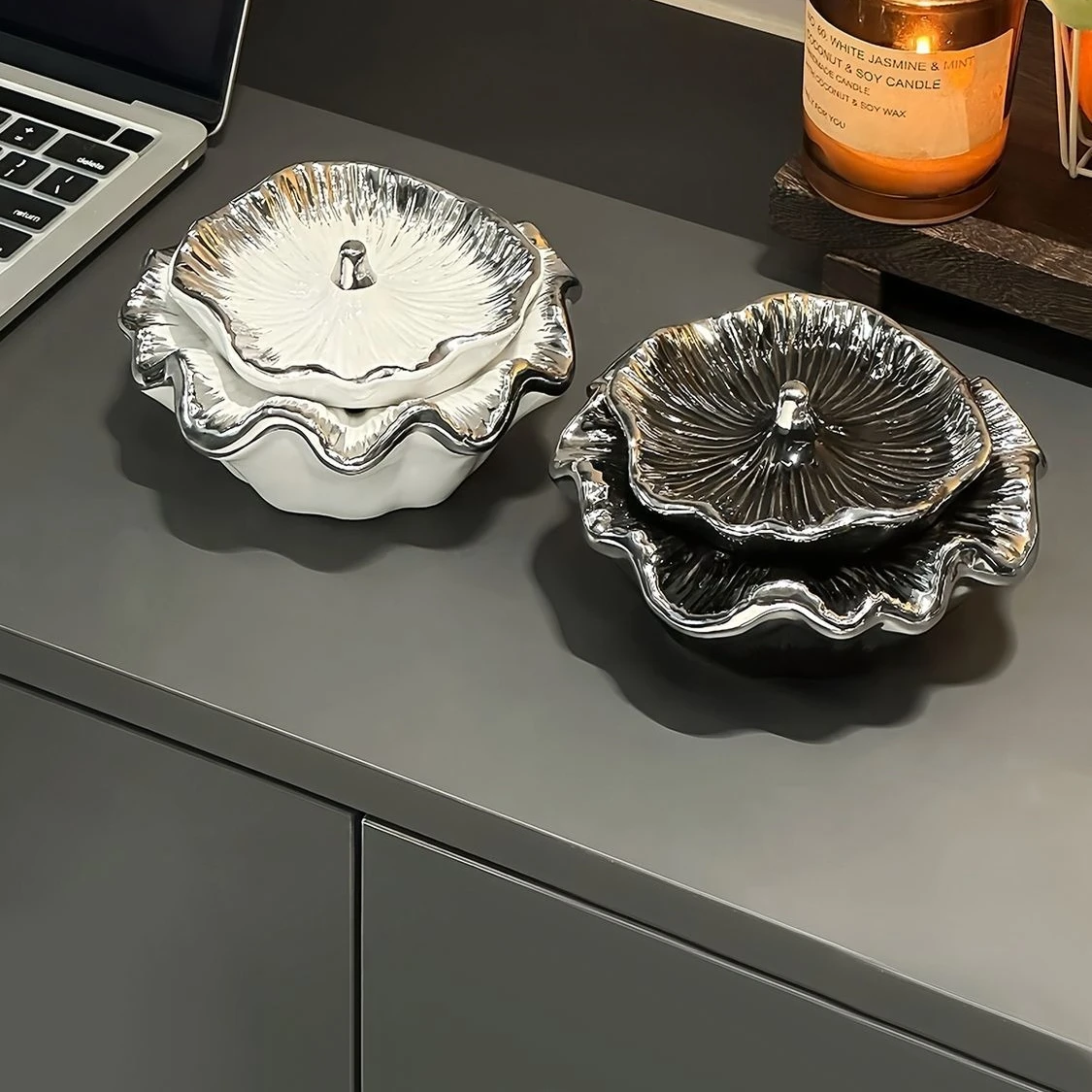 

Creative and Simple Lotus Leaf Ashtray Household Decoration Personalized Living Room Ceramic Ornament with Cover Anti-fly Ash