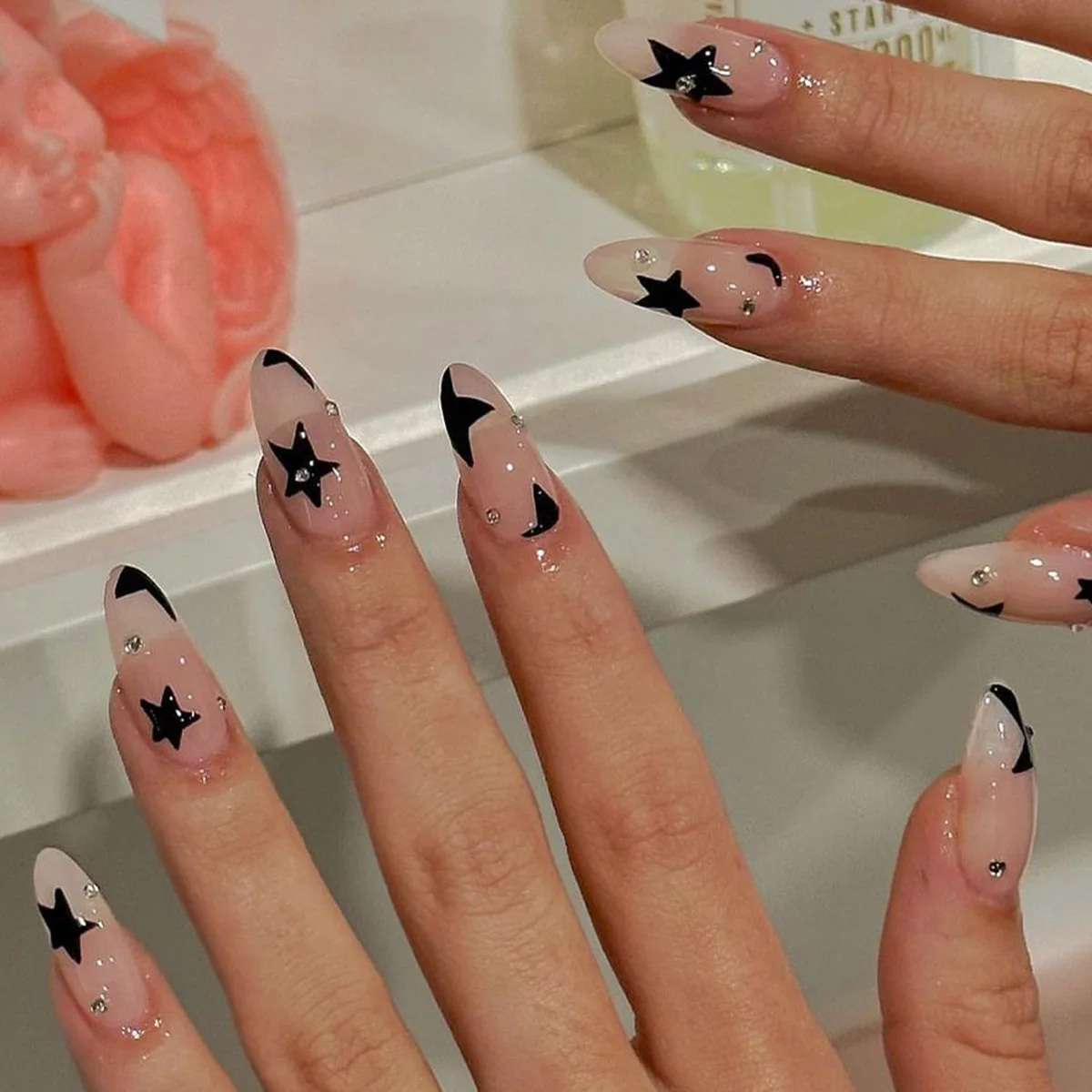 24pcs Black Five-pointed Star Press on nail for Women Wearable Almond y2k Artificial Nails Tips Full Cover Wearable Fake Nails