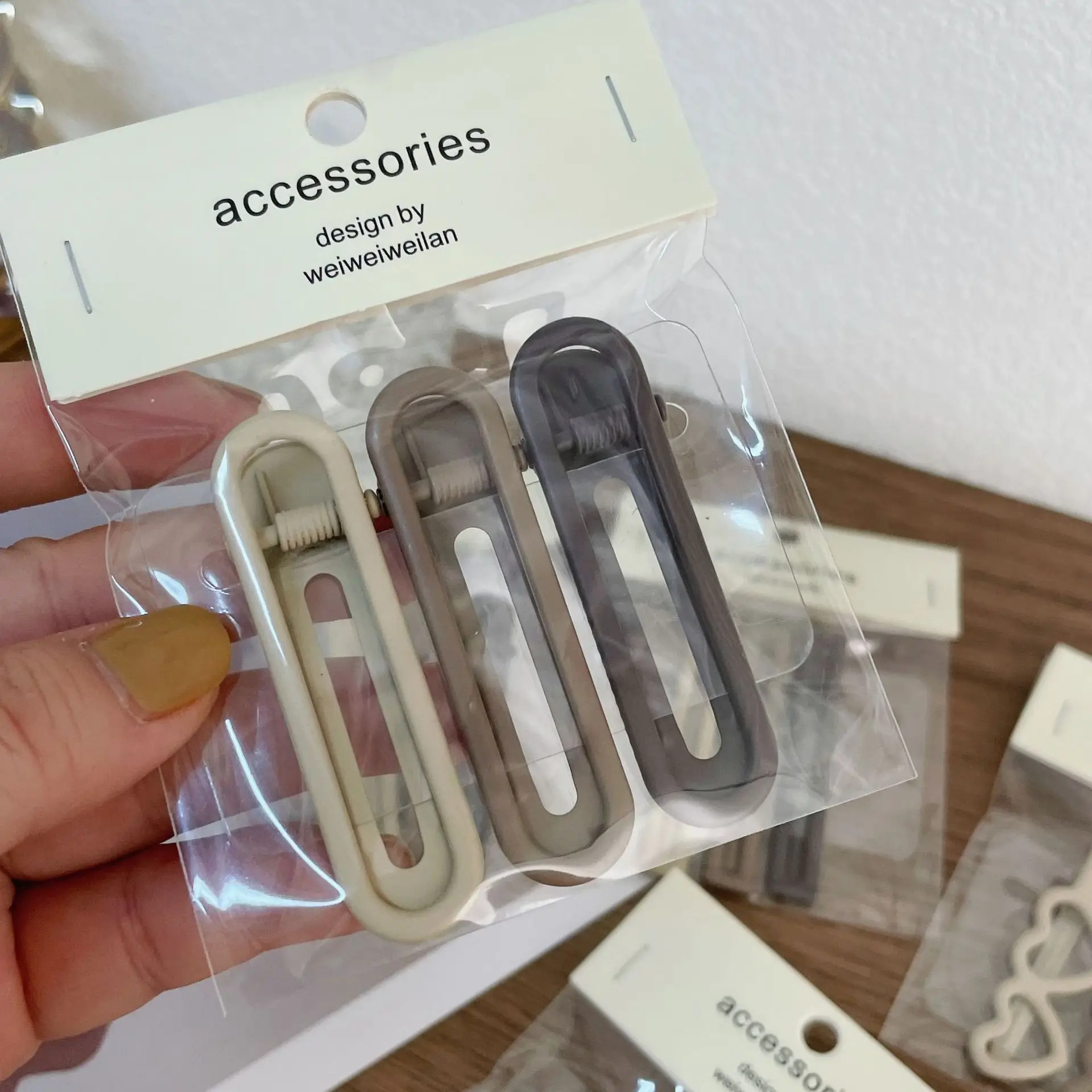 

Oval Hair Clips 3PCS Brown Geometric Cross Pattern Non-Slip Grip for Fine Hair Women