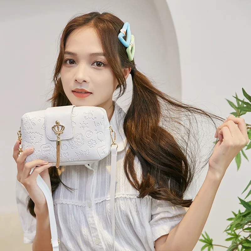 Bolso cuadrado pequeño con colgante de corona para mujer, bolso de mensajero de hombro, monedero de estudiante fresco, tendencia de moda, nuevo estilo