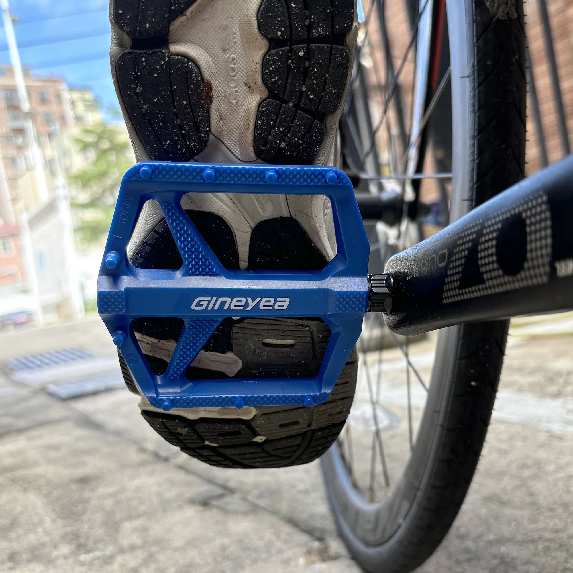 Gineyea Nylon Bicycle Pedals, Lighweight DU Bearing Anti-slip large platform Road Bike MTB Bike Pedal Bike accessories.