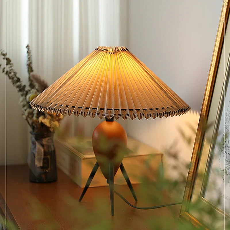 Pleated table lamp, Internet celebrity blogger, wabi-sabi bedroom, bedside decorative lamp, vintag, zen designer lamp