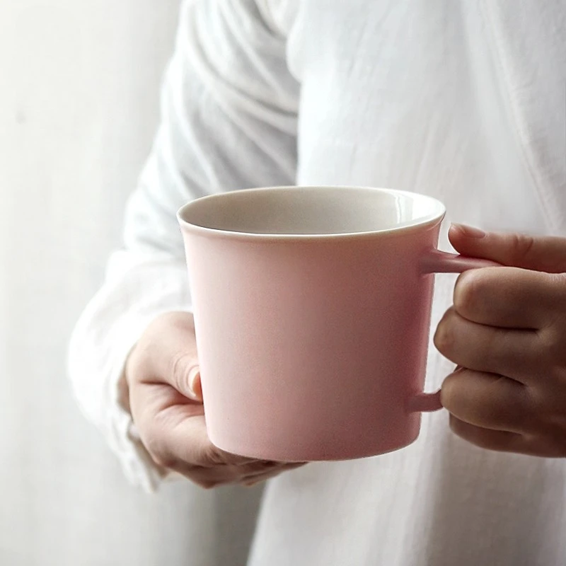 

Керамические кофейные чашки ручной работы, бытовые однотонные кружки для воды с ручкой, чашки цвета макарон, изысканные офисные кружки для пар