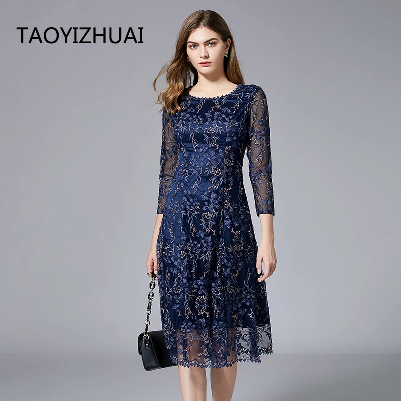 Brand new style big swing A-line dress round neck foreign style embroidery design sense large size wide wife medium length dress