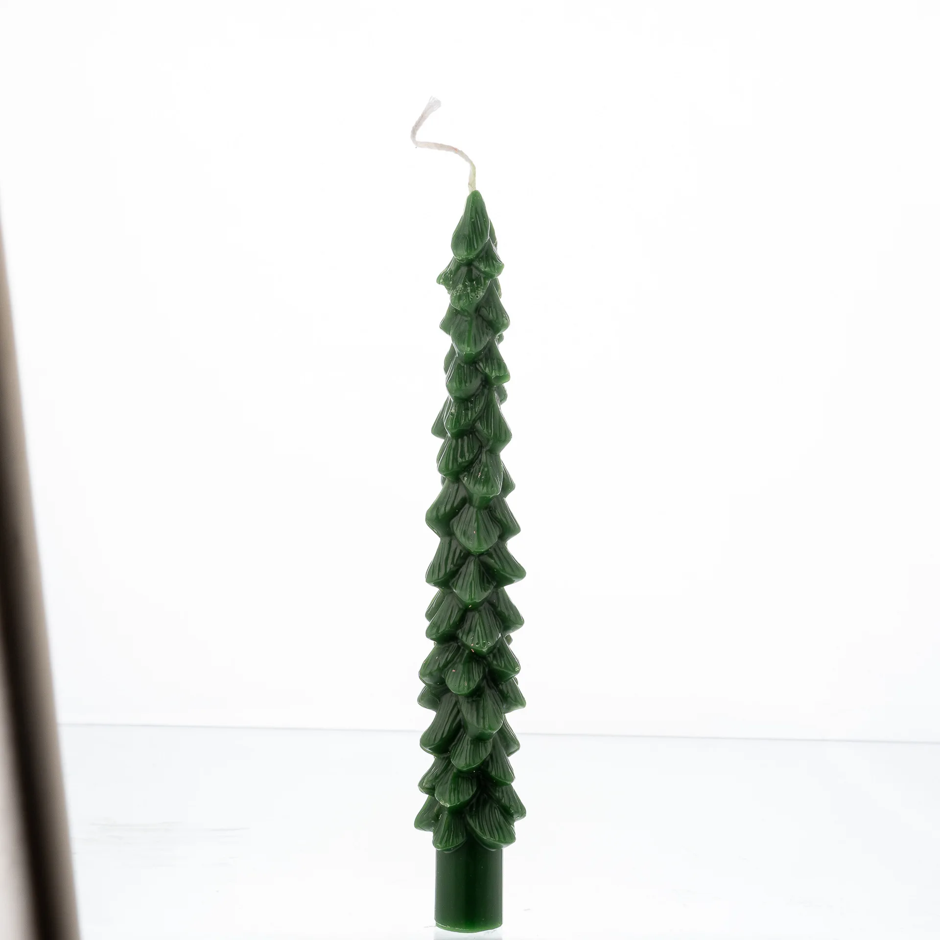 Conical long candles in Christmas tree shape, ideal for parties, festivals, gatherings and home decorative ornaments