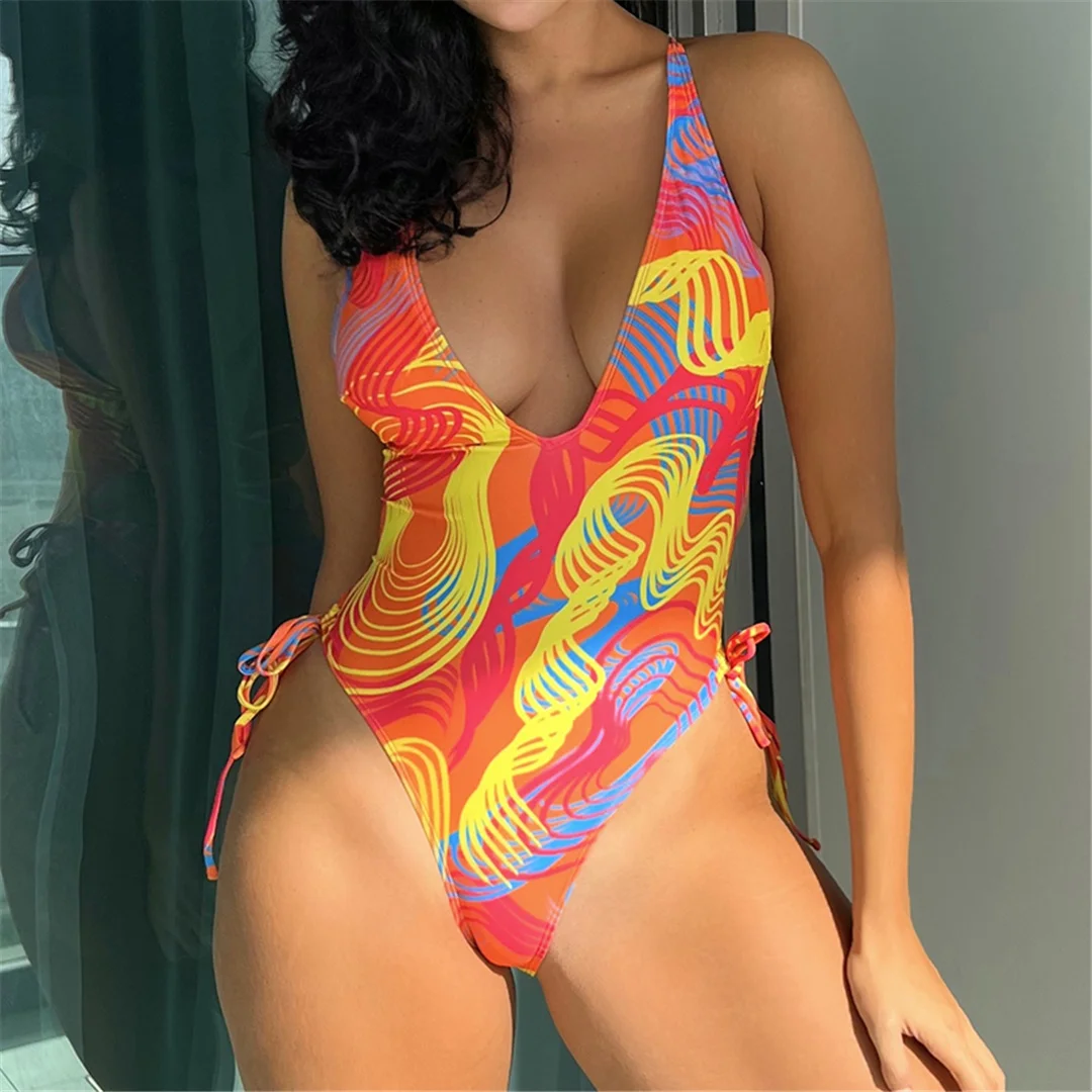 Neuer bedruckter Badeanzug mit tiefem V-Ausschnitt und überkreuztem Rücken, einteiliger Badeanzug für Damen, Monokini mit hohem Beinausschnitt, Badebekleidung, Badeanzug, Modell V4670. – Detail 7
