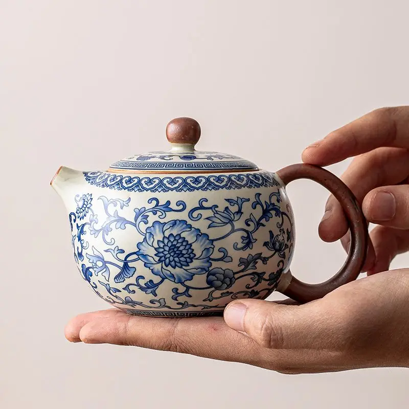 Tetera de loto entrelazada de porcelana azul y blanca Vintage, té de elaboración casera, tetera de flores pintada de cerámica, bola, taza de filtración Simple