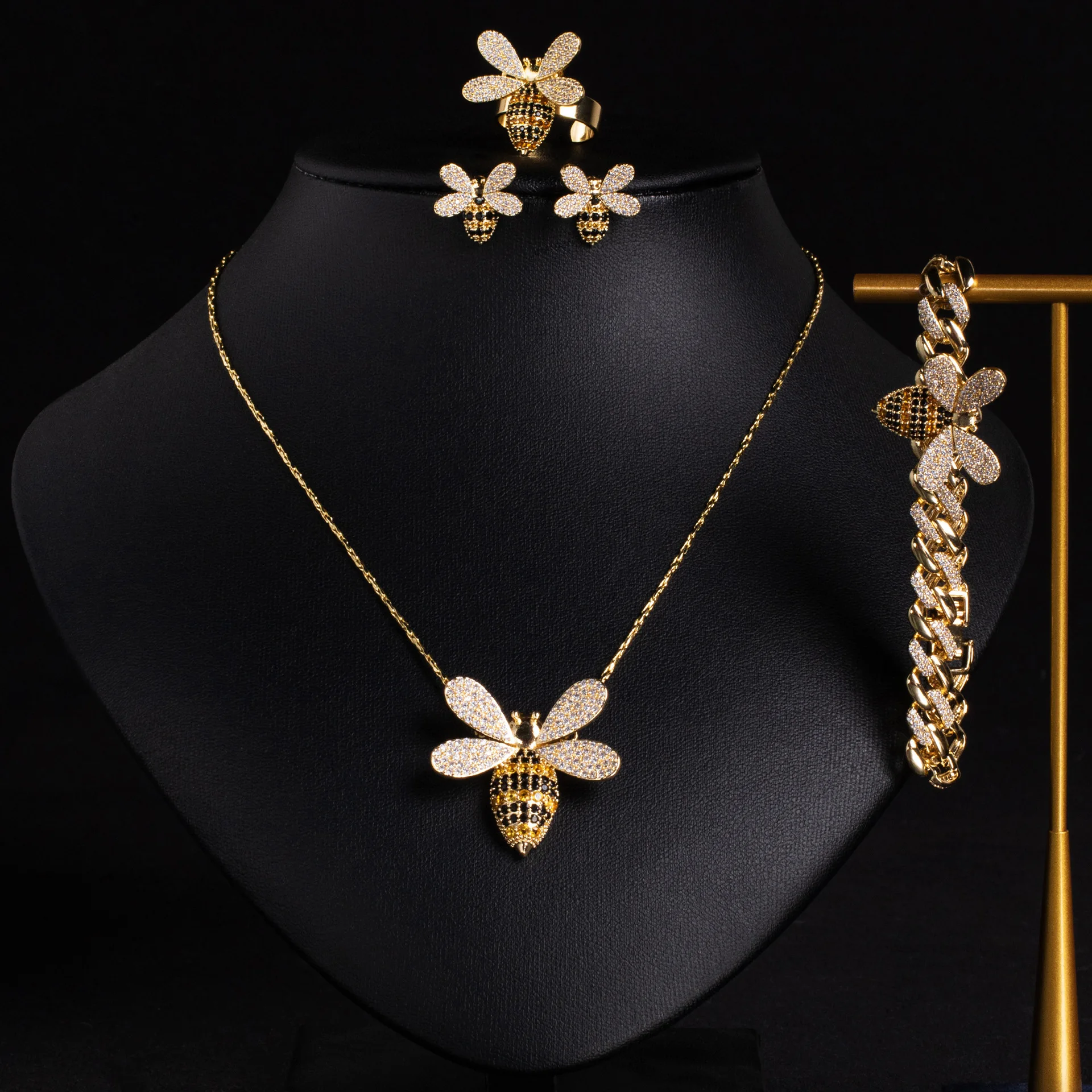 

HIBRIDE New Cute 4 Piece Bees Necklace Earrings Bracelet Everyday Accessories Jewelry for Holiday Wedding Gifts Travel S-920