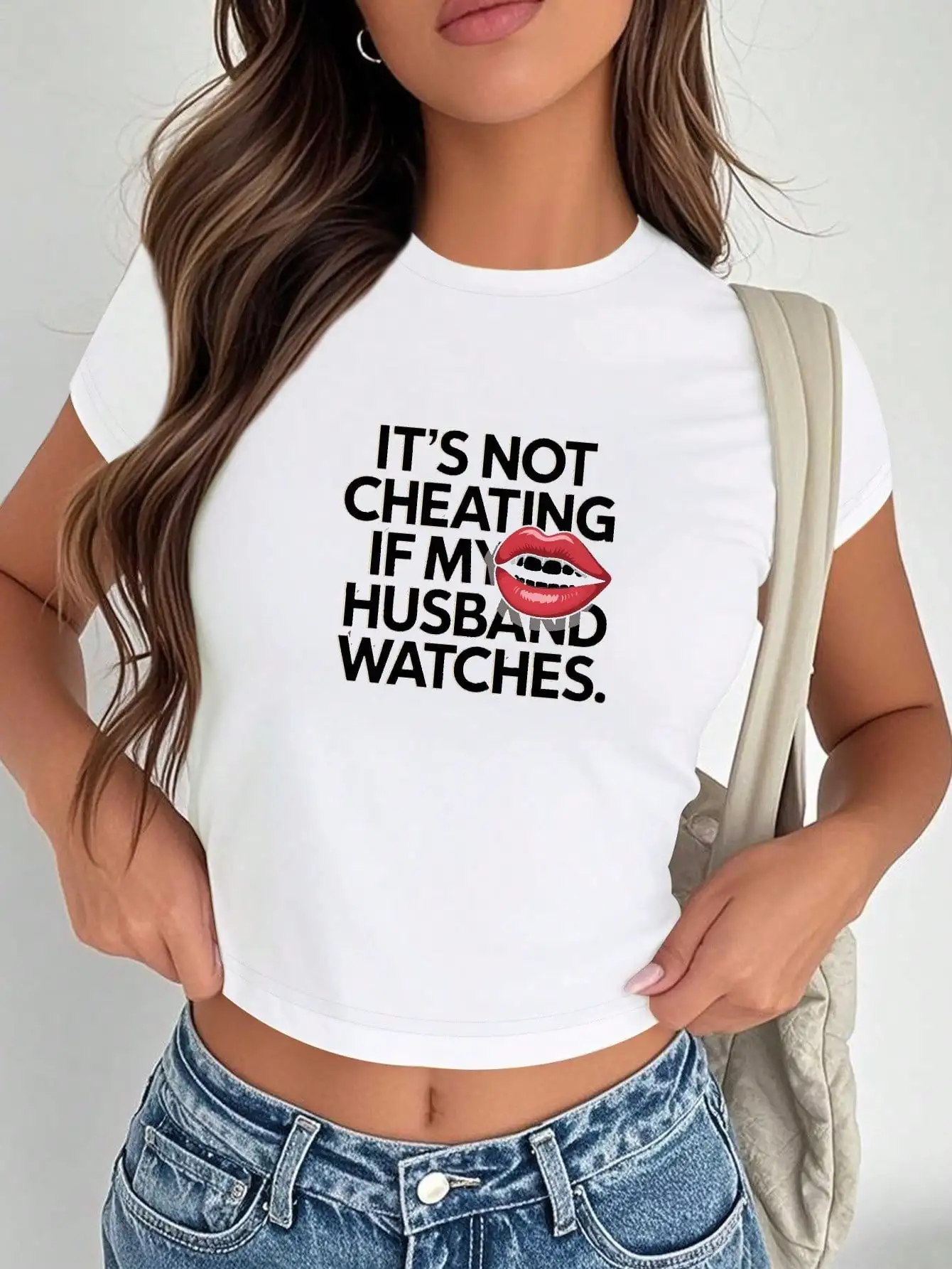 Women's Funny Not Cheating on My Husband Slogan Cropped T-Shirt Y2K Graphic Crop Tops with Lips and Watch Design Female Clothes