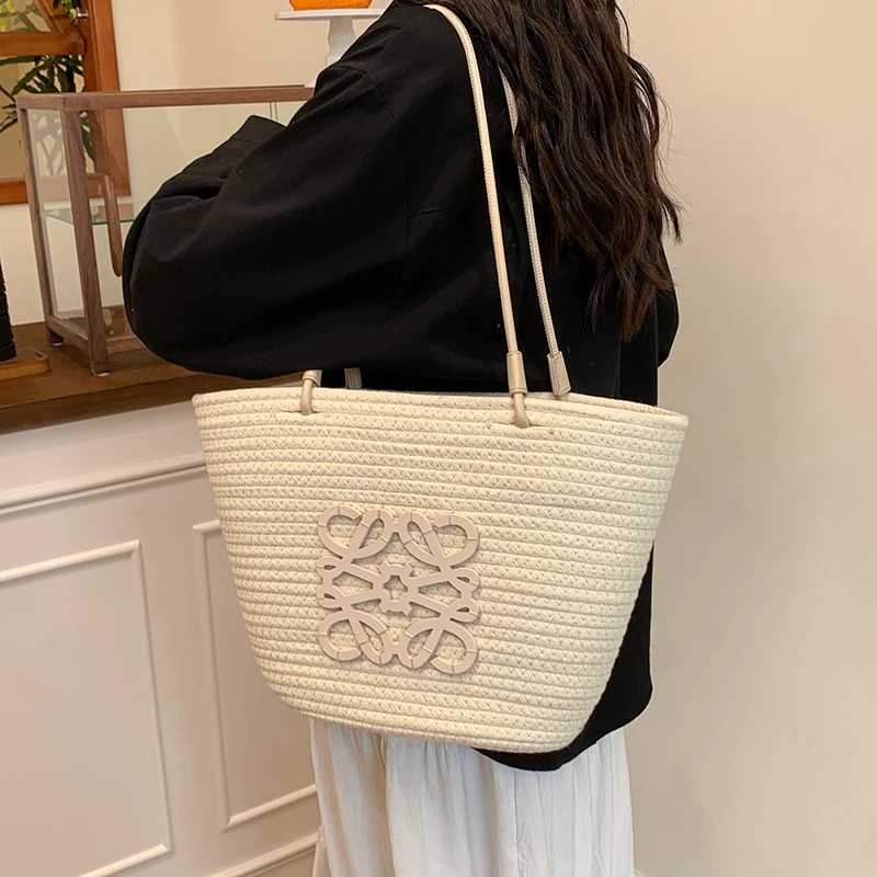 حقيبة ركاب أنيقة وبسيطة مع شعار حروف عصرية ولون سادة مثالية للحامل اليومي للسيدات الأنيقات #5