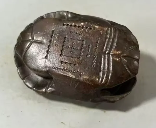 I come from Tibet, China, and am an antique collector. I am very interested in our ancient civilization. My collection includes
