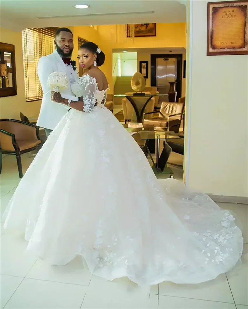 Vintage Lace Appliques Ball Gown African Wedding Dresses 2025 Half sleeve Cheap Robe De Mariee Bride Dresses Vestido De Noiva