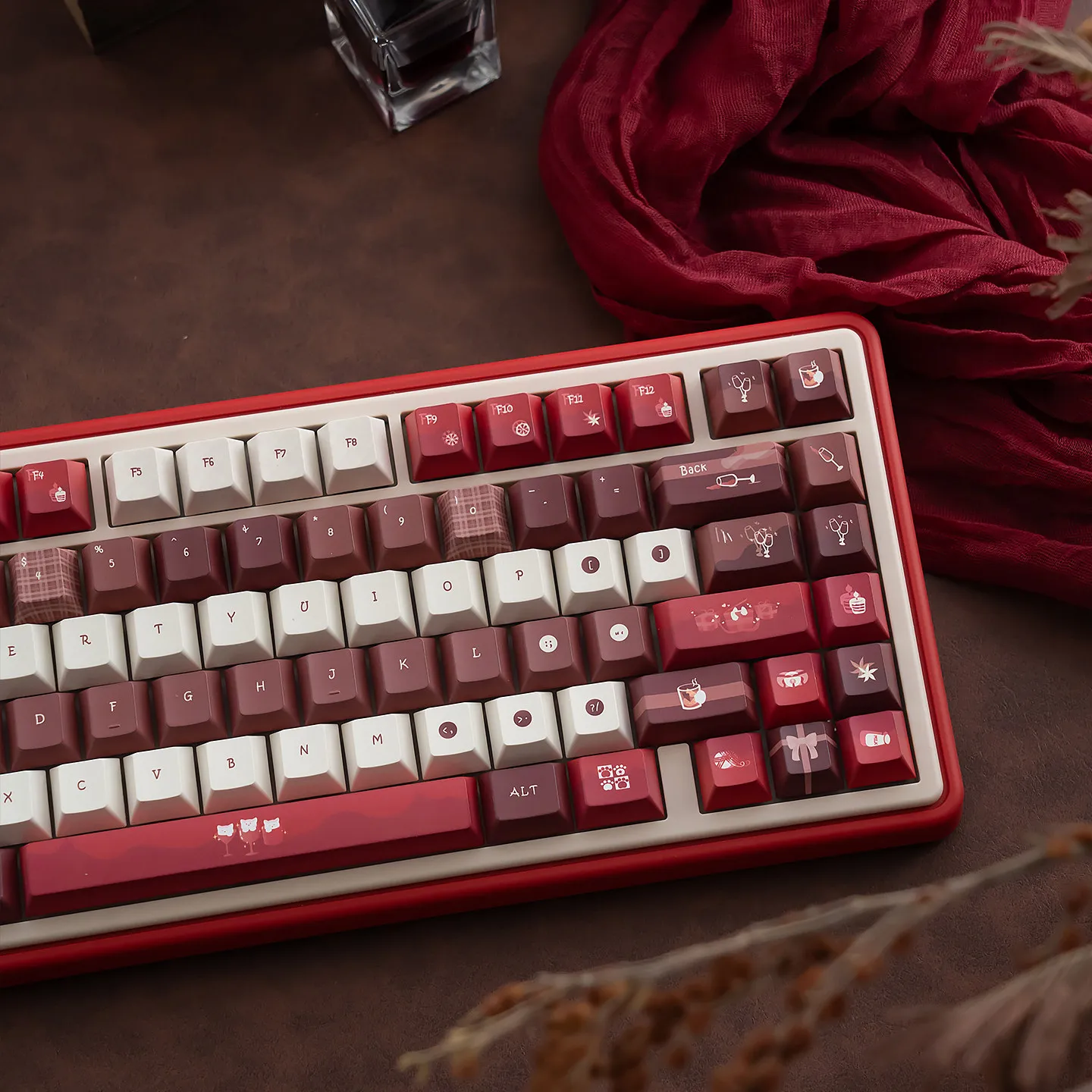 URE Cute Kitten Cherry Profile PBT Keycap DYE-SUB Keycaps For Mechanical Gaming Keyboard 61/64/68/75/84/87/96/980/100/104