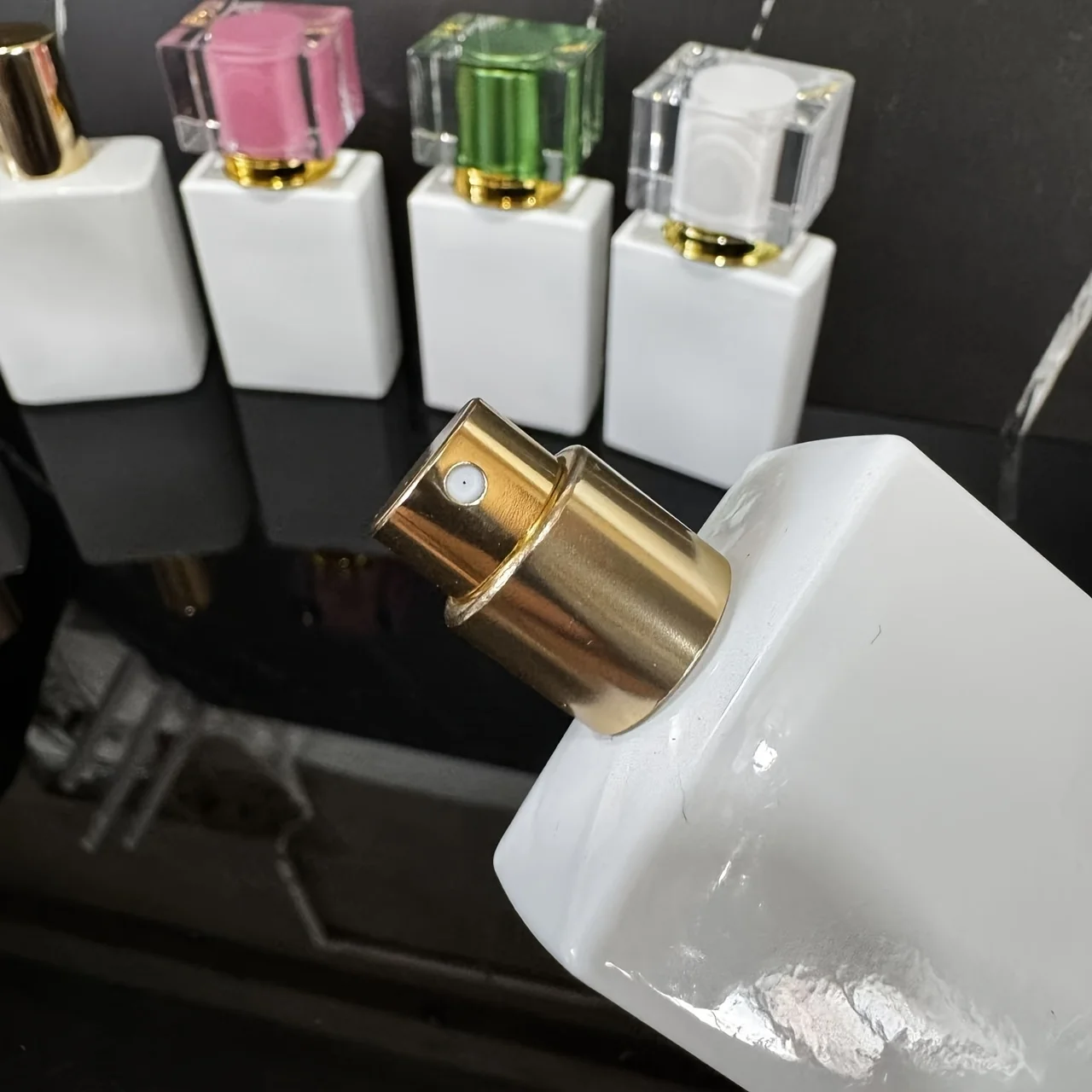 زجاجة رذاذ عطر من الزجاج الأبيض مع فوهة - بخاخ عطر للسفر قابل لإعادة الملء، خالي من مادة PVC وعديم الرائحة، مناسب لمستحضرات التجميل #6