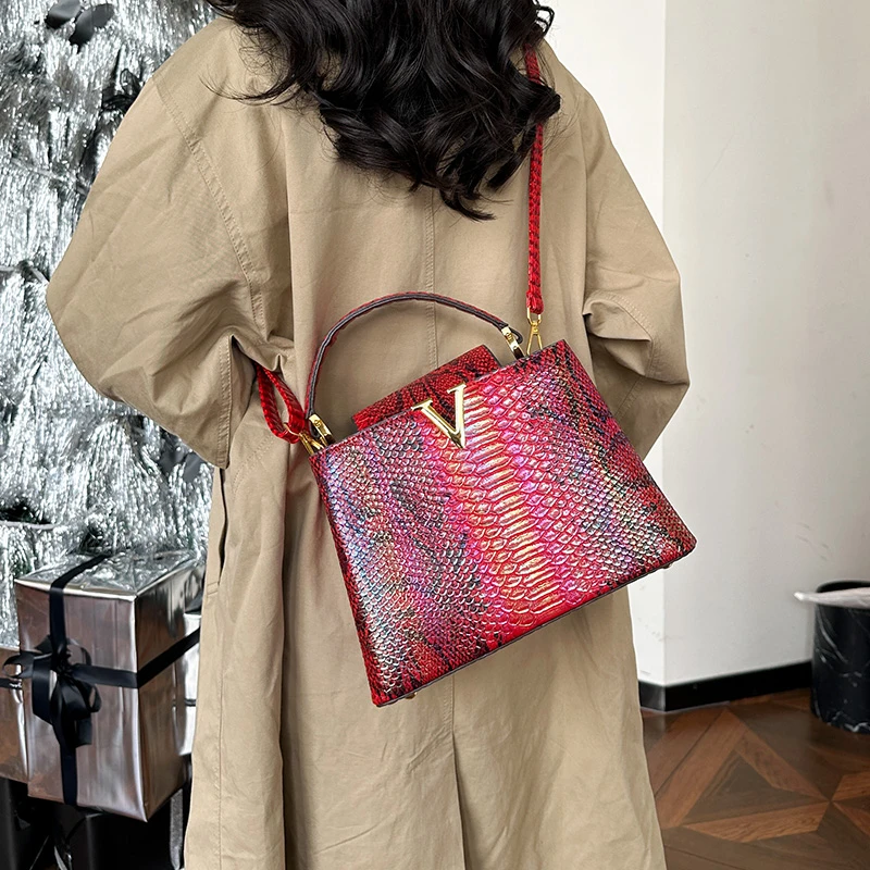 

Trendy Women Mini Handbag Cute Design Faux Leather Material with Zipper Pocket Lightweight Convenient for Short Trips Outings