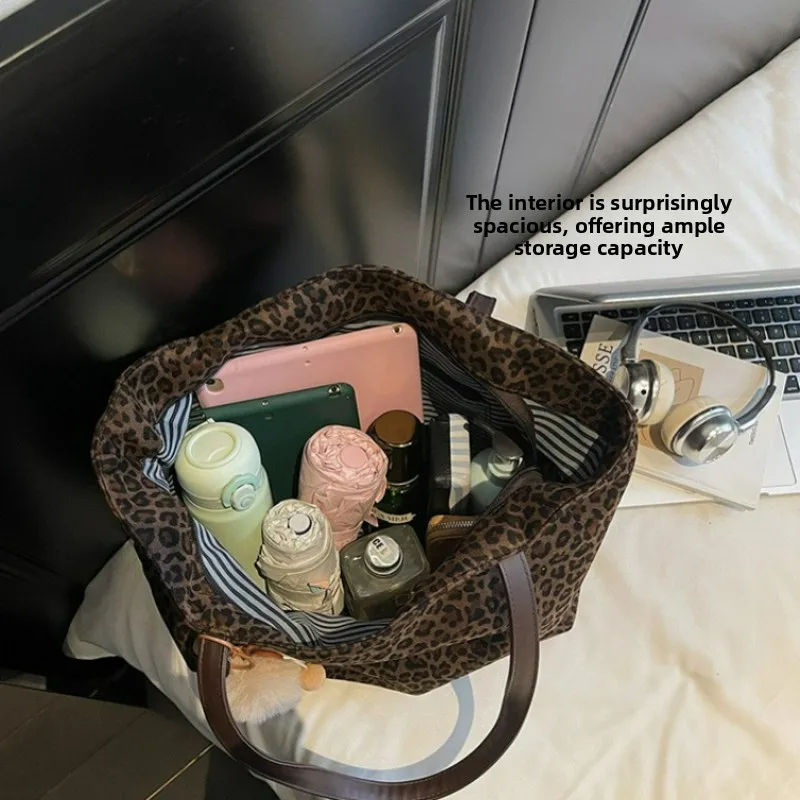 جديد ريترو الجلد المدبوغ حقيبة كتف بسيطة المرأة موضة سعة كبيرة مقبض حقيبة مريحة ومتعددة الاستخدامات أكياس التخزين الملمس