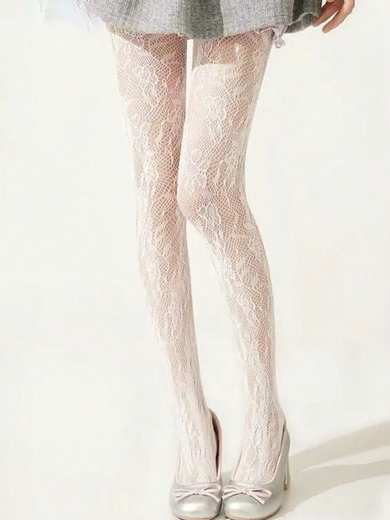 1 pair of women's new retro sexy long stockings, white pattern transparent leggings, flower hollow out, black lace mesh pantyhos